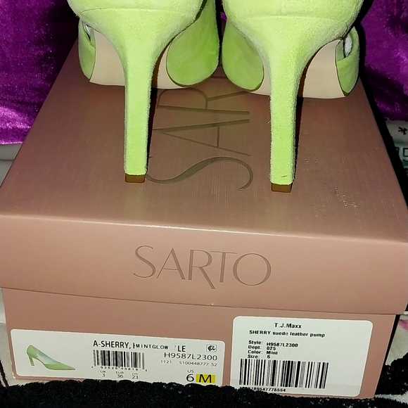 NWB SARTO SHERRY SUEDE LEATHER PUMP SIZE 6 COLOR MINT - Picture 2 of 4